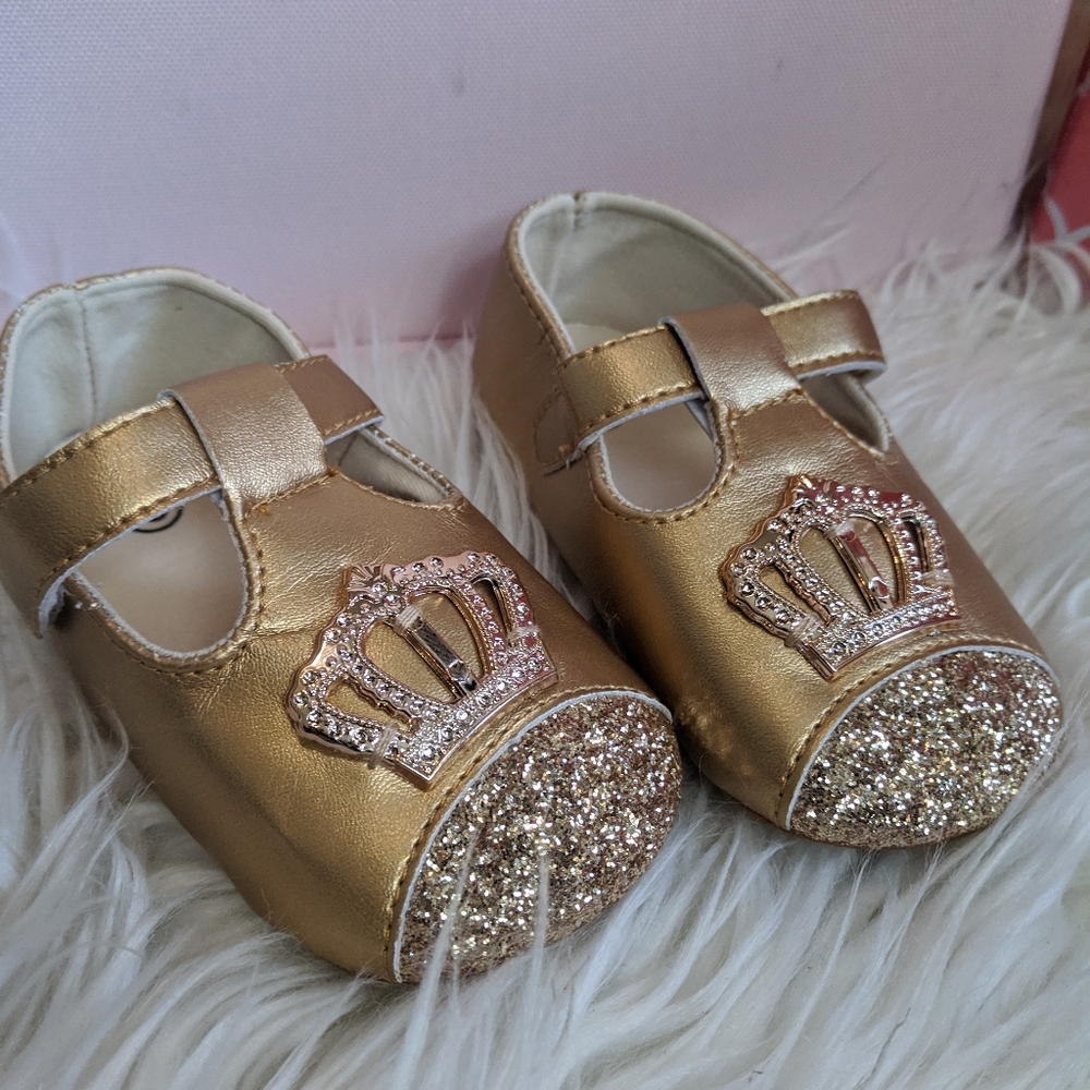 Baby girl crown gold baby shoe